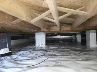 Power Outlet & Dehumidifier