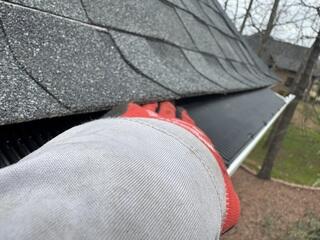 New RainDrop Gutter is installed
