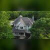 These drift shake colored shingles match the vibe of the home very well.